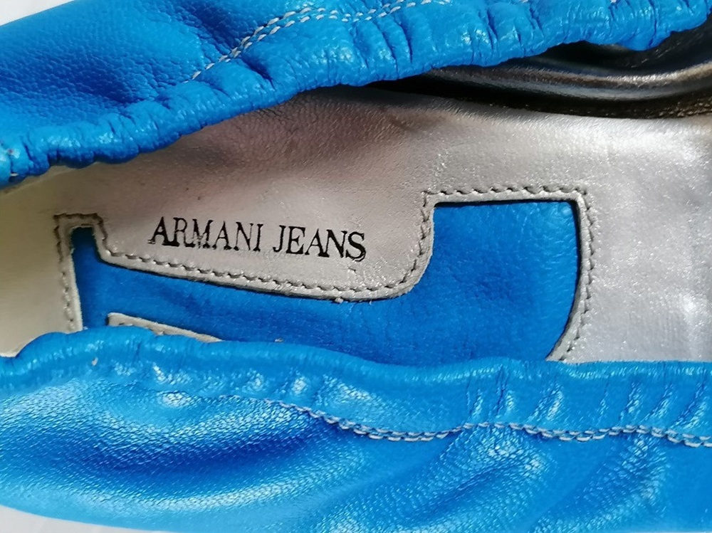 Armani Jeans Vintage Y2K – Escarpins Bleu Électrique – T.37 – Deadstock NOS